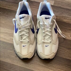 Nike Men's White and Blue Sneakers